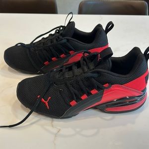 Black with Red puma running shoes. Very good condition